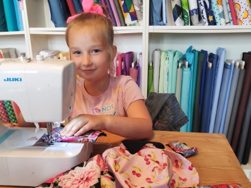 Kreatywne zajęcia dla dzieci, szycie dla dzieci, dzieci szyją